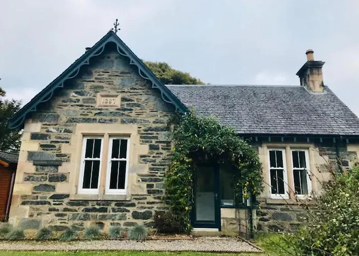 Erigmore Spa Cottage - A Cosy Cottage Located In A Countryside Park With Wifi And Access To Swimming Pool